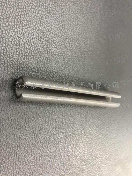 Elastic cylindrical pin